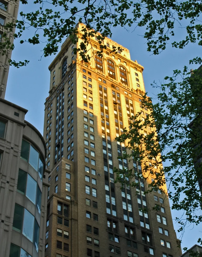 A picture of the building 10 E 40th Street in New York City