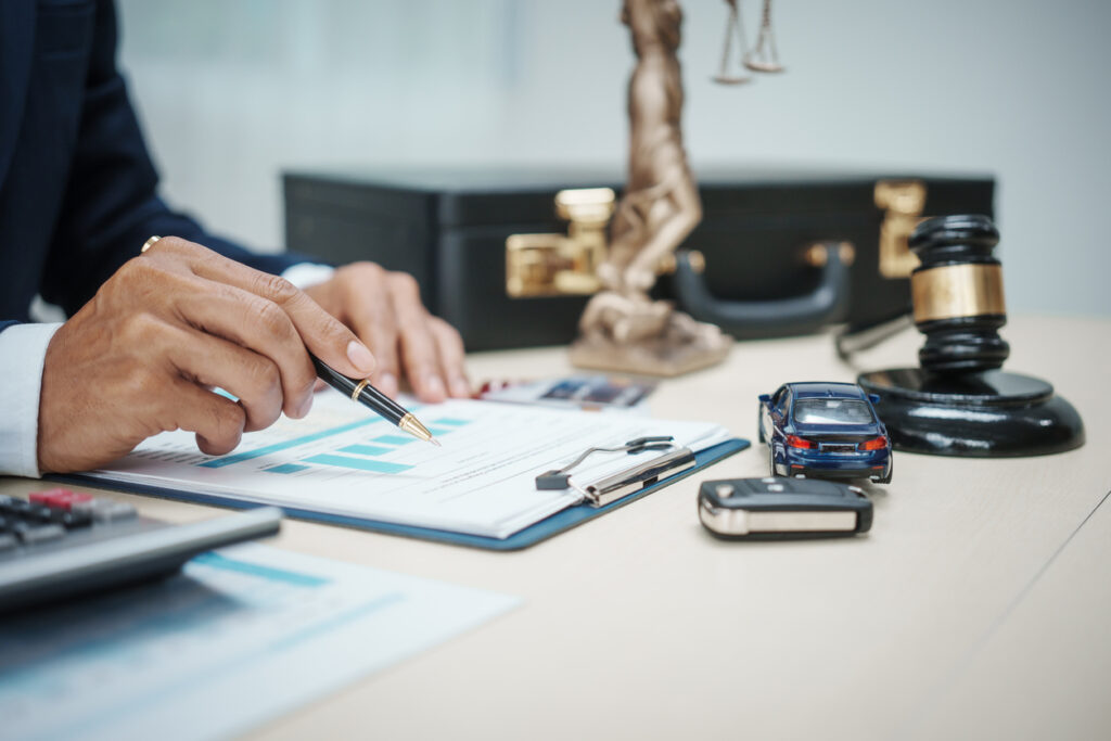 A lawyer specializes in auto auctions and legal matters, navigating vehicle accidents, insurance claims, courtroom procedures, and judicial decisions for clients seeking justice and compensation
